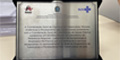 Placa recebida pelo INI/Fiocruz pela sua dedicação e serviços excepcionais no aprimoramento da Rede de Diagnóstico de Tuberculose e Micobactérias Não Tuberculosas do país Foto com a placa de homenagem, onde se lê: A Coordenação Geral de Vigilância da Tuberculose, Micoses Endêmicas e Micobactérias Não Tuberculosas juntamente com a Coordenação Geral de Laboratórios de Saúde Pública (do Ministério da Saúde) parabenizam em reconhecimento ao Laboratório de Referência Regional - Laboratório de Bacteriologia e Bioensaios do INI/Fiocruz por sua dedicação e serviços excepcionais no aprimoramento da Rede de Diagnóstico de Tuberculose e Micobactérias Não Tuberculosas do país.