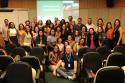 Foto com cerca de 30 pessoas num auditório. São os alunos, professores e coordenadores do Curso de Vigilância em Saúde do INI e da SMS/RJ. Foto: Karina Burini