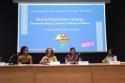 Sentadas em uma mesa comprida com um telão no fundo, da esquerda para direita estão: Carolina Ribeiro, Jessyka Rodrigues, Laylla Monteiro e Biancka Fernandes.