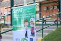 Foto com um banner escrito: SIPAT: O futuro só chegará se no presente a segurança você adotar.