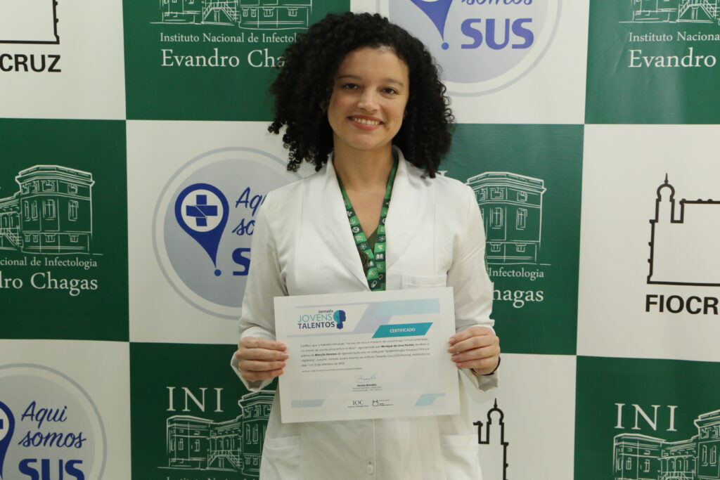 Mestranda do INI recebe prêmio na Jornada de Jovens Talentos do IOC