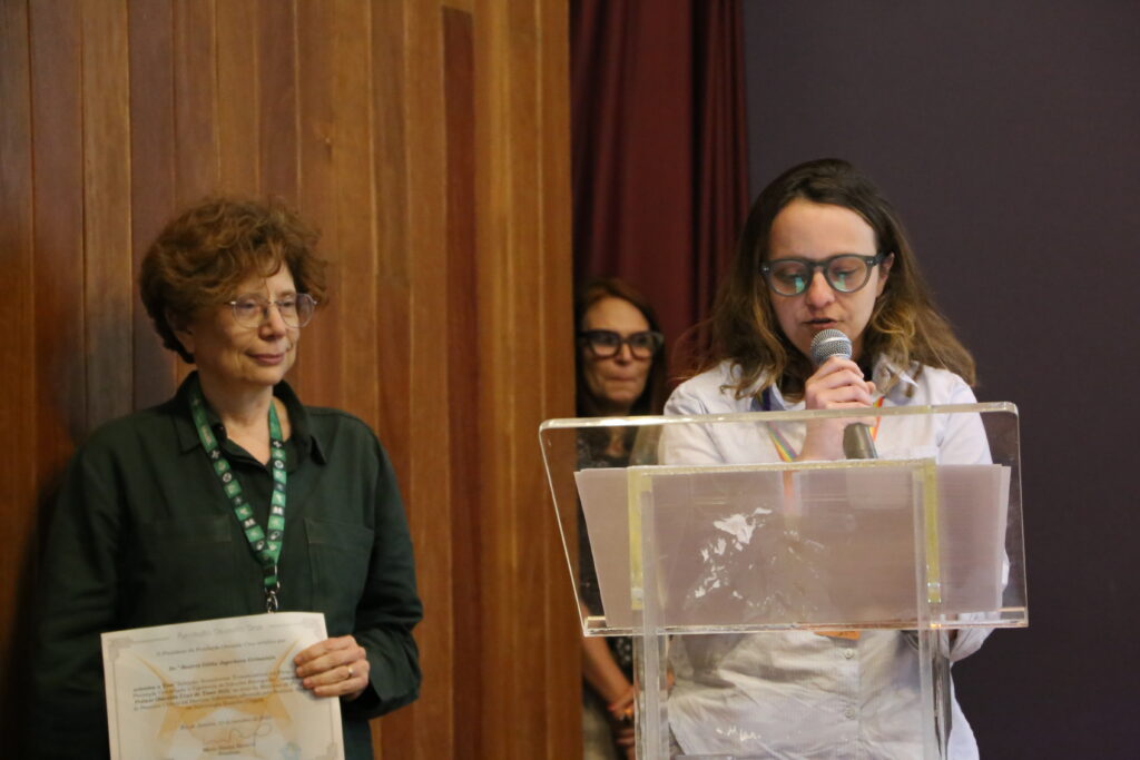 Pesquisadora do INI recebe Prêmio Oswaldo Cruz de Tese 2025