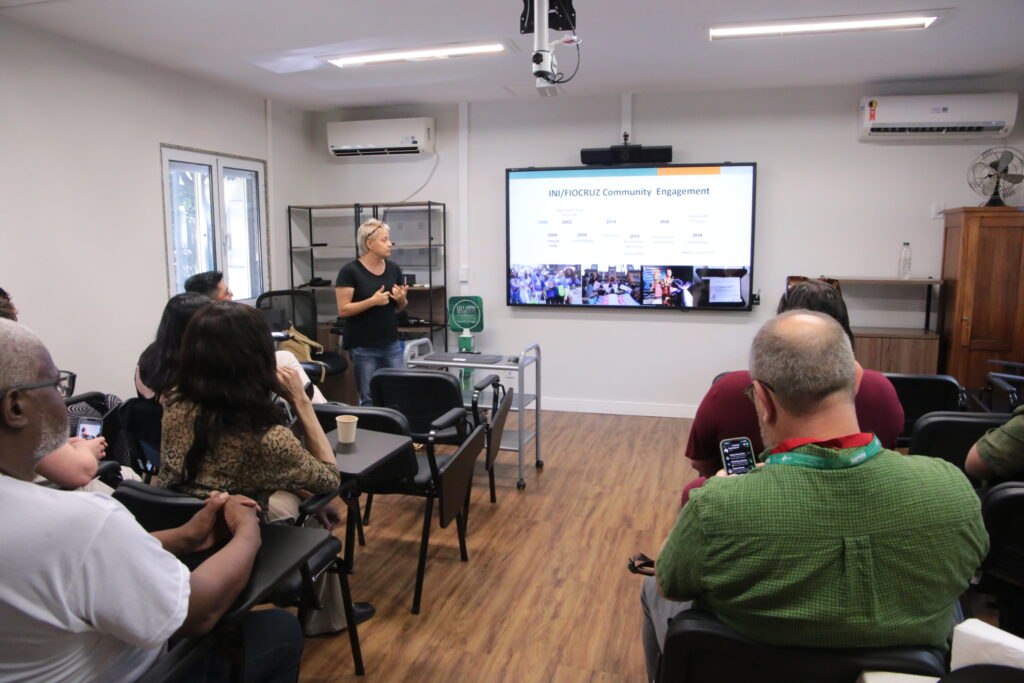 INI/Fiocruz recebe participantes de workshop internacional da IAS sobre cuidado centrado nas pessoas